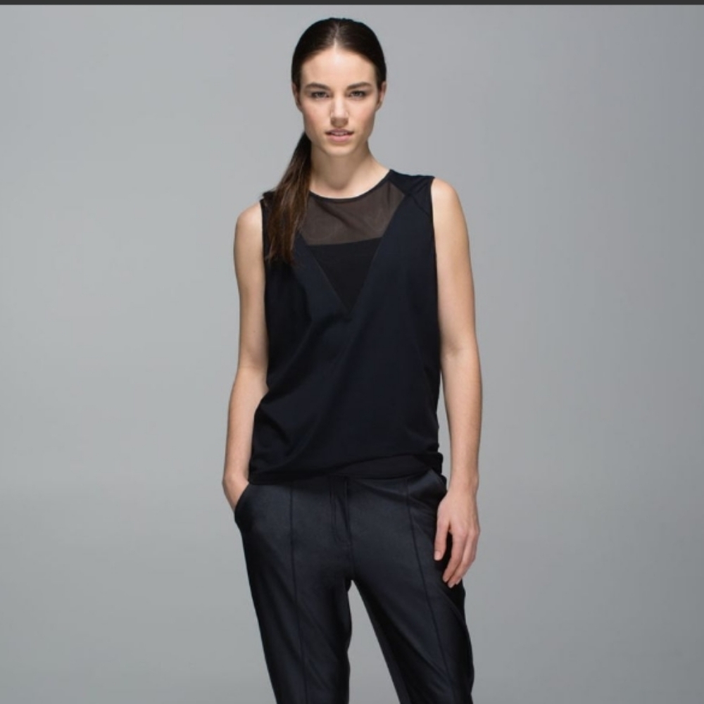 ๐Like New Lululemon Plank Tank - Picture 3 of 10